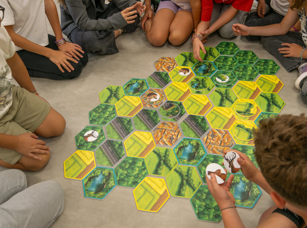 Jeu pour l'éducation à l'environnement sur le thème des paysages, des corridors écologiques, des trames vertes et bleues, TVB, du déplacement des animaux. Médiation scientifique, outil pédagogique, classe du dehors, classe découverte, nature