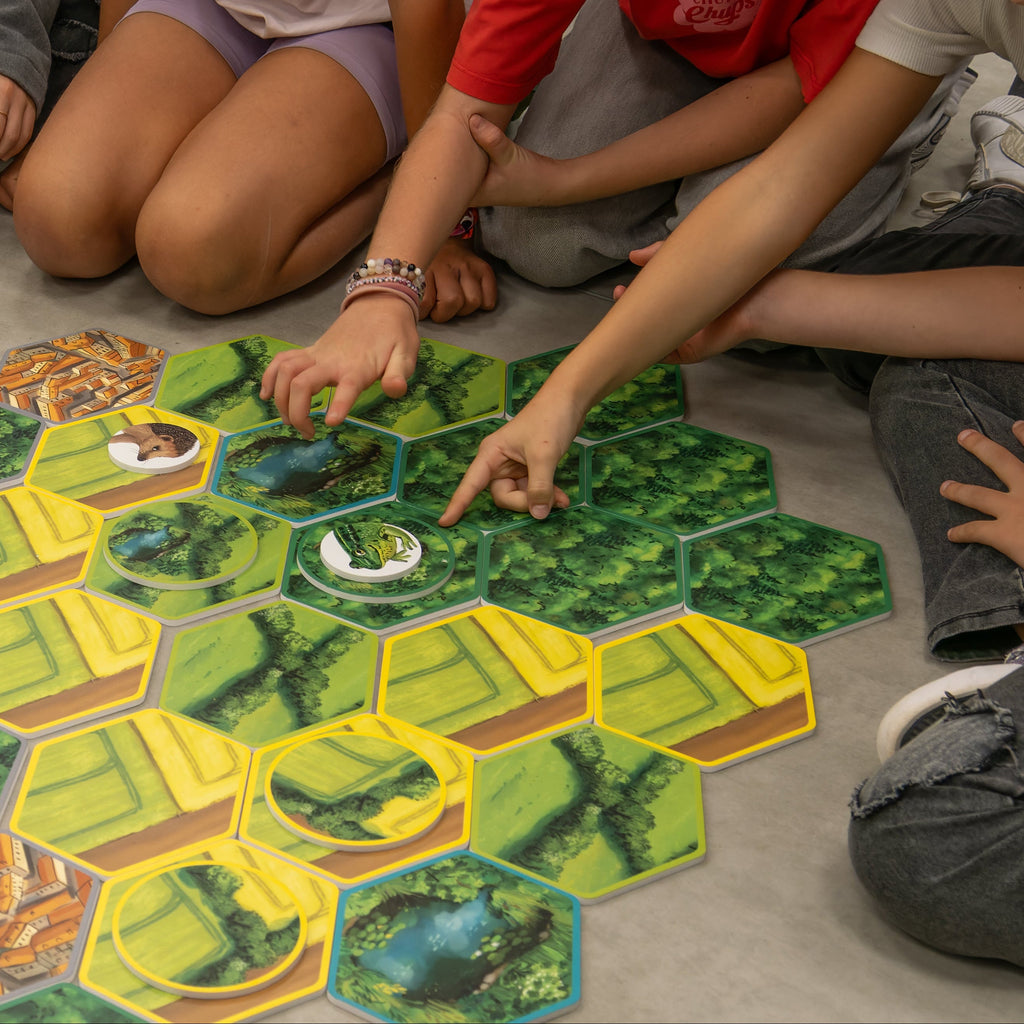 Jeu pour l'éducation à l'environnement sur le thème des paysages, des corridors écologiques, des trames vertes et bleues, TVB, du déplacement des animaux. Médiation scientifique, outil pédagogique, classe du dehors, classe découverte, nature