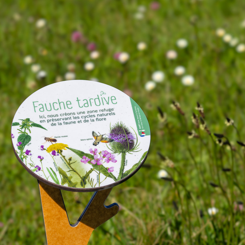 Panneau pédagogique sur la fauche tardive ou gestion différenciée pour expliquer l'intérêt pour la biodiversité