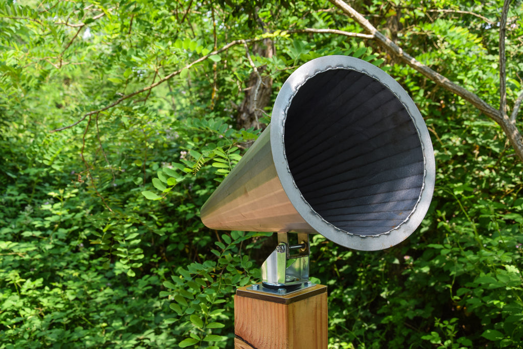 Signalétique pédagogique personnalisée, fabriquée en France sur support bois. Installé dans un parc proche de la Loire. Signalétique pédagogique, panneau pédagogique, parcours, sentier, espace vert naturel, rivière, faune et flore, cône d'écoute